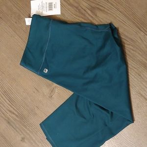 NWT Fabletics Teal Capri Leggings